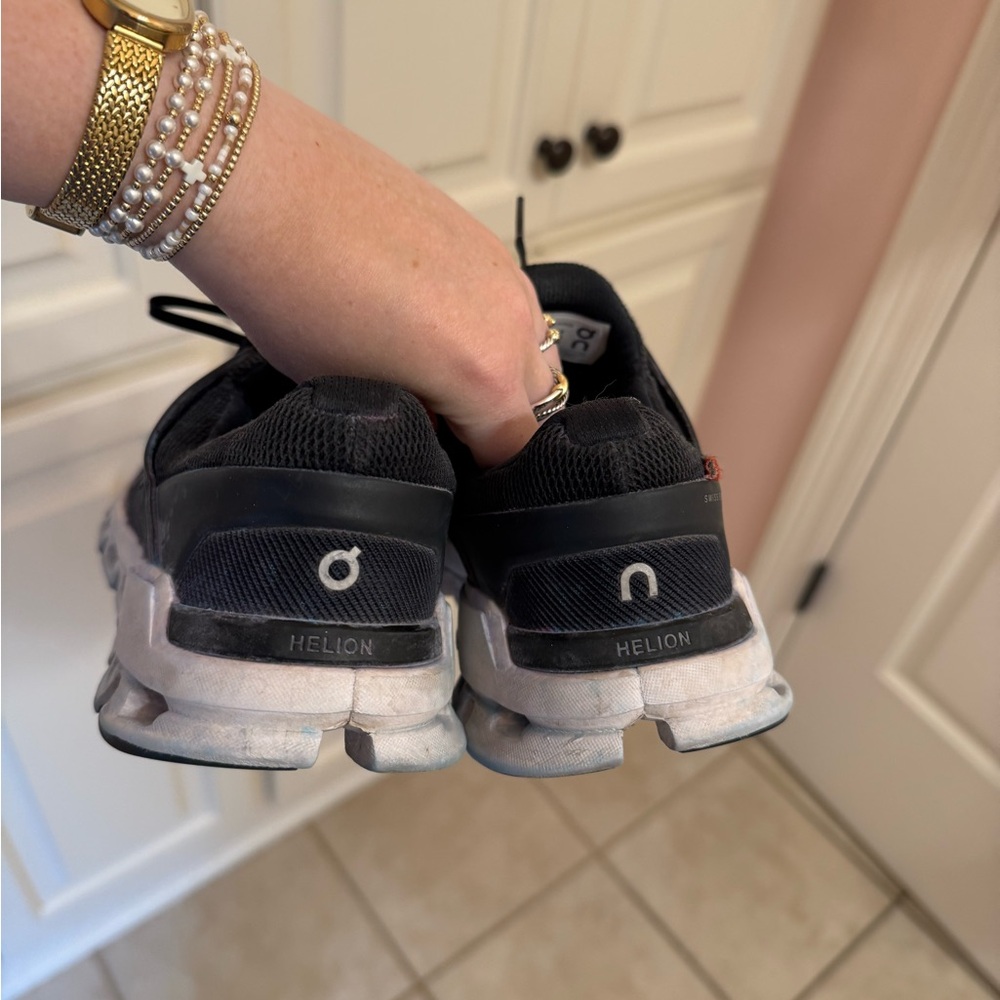 On Cloud 6 Running Black Athletic Shoes - Picture 4 of 4